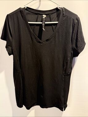 N.Y.L Black Women's V-Neck Short Sleeve Top Size: L